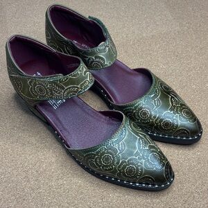L’Artiste Jazzberry Floral Embossed Leather Mary Jane Heels Boho Size 38